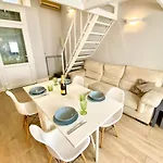 Central-duomo- Beautiful Loft - 400 Meters From The Metro 아파트 *