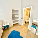 Central-duomo- Beautiful Loft - 400 Meters From The Metro 아파트 *