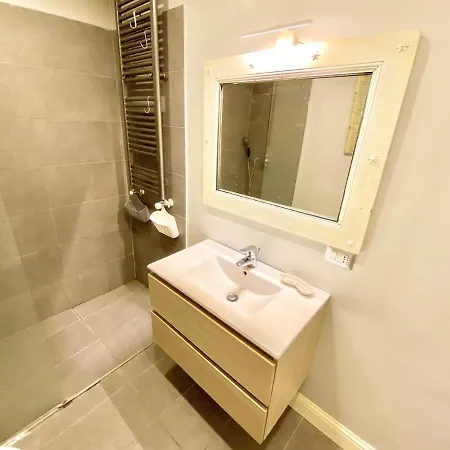 Central-duomo- Beautiful Loft - 400 Meters From The Metro 公寓 *